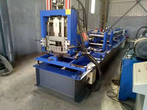 C型钢成型机